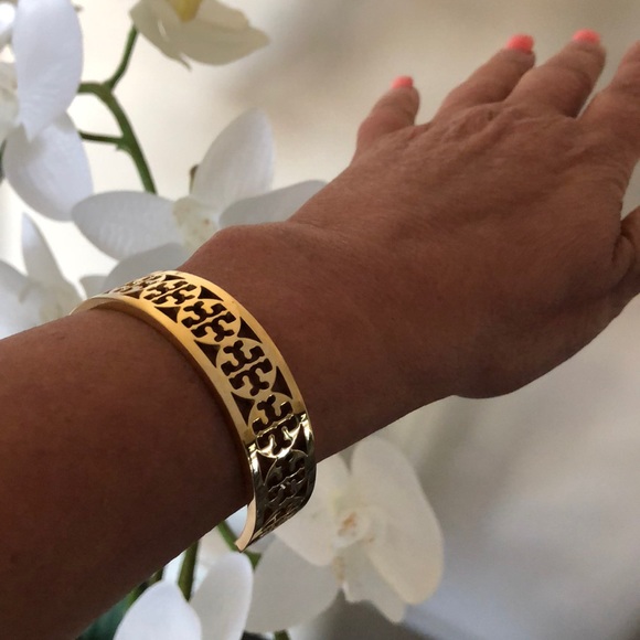 BNWT GORGEOUS GOLD CUT OUT LOGO TORI BURCH CUFF BRACELET. - Picture 4 of 7